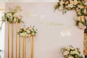 Красивая фотозона на золотую свадьбу
